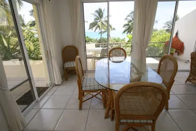 Image de 2bd 2bth condo with sea views, on sandy beach, with cable Tv/Wi-Fi/parking/pool