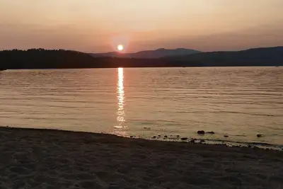 Image de Cottages by the Lake #2 May Spring Specials! !