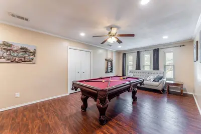 Image de Prime Location - Pool Table - Bbq - Walk to At&T