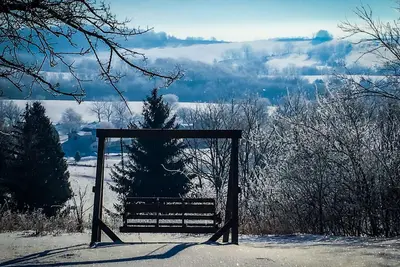 Image de House and party Barn on 300 acres, hot tub, 10 miles views, Private golf, trails