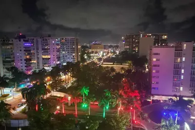 Image de Beautiful  condominium  with an impecable view to the ocean and city avenues