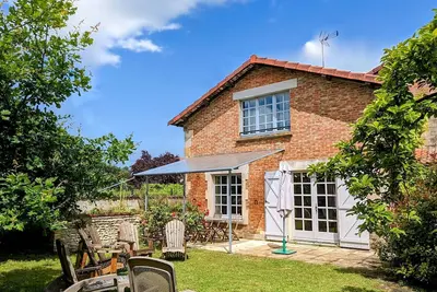 Image de Gîte rénové avec jardin clos, cheminée et baby-foot à Contrisson, proche du Lac du Der.