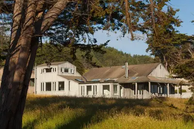 Image de Simple, Charming and Serene. Located in the Meadow with Ocean Views