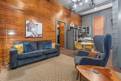 Image de Starlet: Historic Downtown Bryan/King Beds