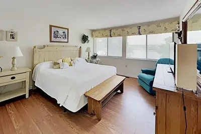 Relaxing Retreat Inviting Villa Pool Beach Access