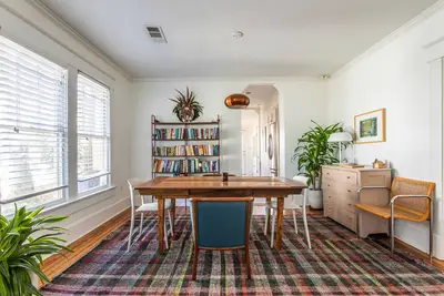 Image de Artfully designed bungalow