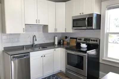 Image de Remodeled 2nd-floor apartment blocks from Mayo