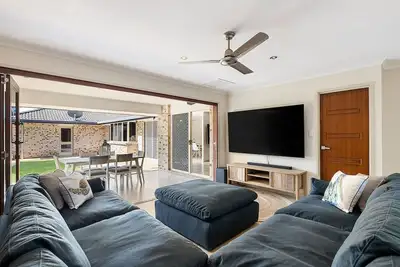 Image de Fully Equipped Luxe Beach Retreat, Pool, Pet Friendly, 2 Living Areas & AirCon