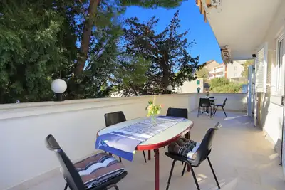Image de Appartement d'une chambre avec la terrasse et la vue sur le mer Marusici, Omis (A-18497-a)