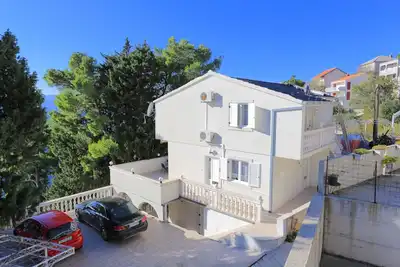 Image de Appartement d'une chambre avec le balcon et la vue sur le mer Marusici, Omis (A-18497-b)