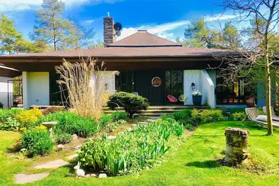 Image de Beautiful & Private Mid Century Modern Country-House on 10 Acres near Caledon!