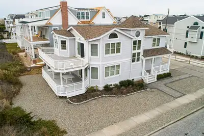Image de Beach Front Property! 180 degree view of the Atlantic Ocean