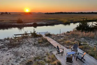 Image de 🏖Sunset Gem, Waterfront Creek/Dock 🚣‍♀️ Beach Across Street 🦴Pet Friendly
