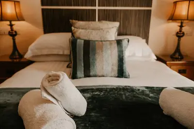 Image de Double-Standard-Sdb privée avec douche