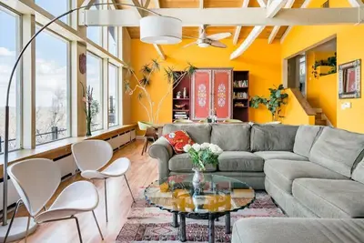 Image de Expansive Luxury in Central Home With Downtown Views