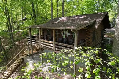 Image de This cabin is a 2 bedroom(s), 1 bathrooms, located in Union Hall, Va.
