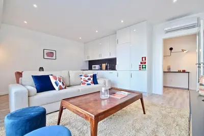 Image de Savory Brown Apartment, Ac, Wi-fi, Lift! new!