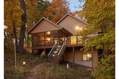 Image de Large Cabin on Lake Sylvia with Tiki Hut
