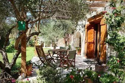Image de Traditional Cretan stone cottage on the semi-rural outskirts of Kefalas, Vamos