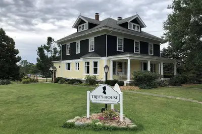 Image de Classic Country Home - Great for Gatherings! Winter/Spring reduced rates!