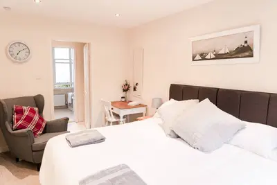 Image de Superking-Appartement-Salle de bain-Vue sur Jardin