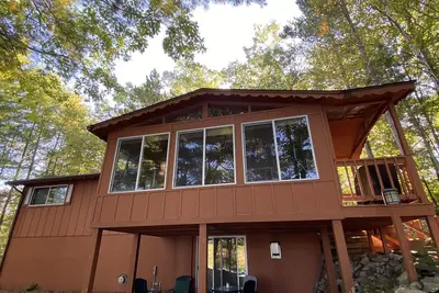 Image de Spectacular waterfront setting, comfy cabin