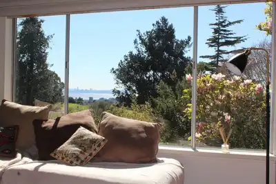 Image de Beautiful, relaxing home with natural light & beautiful views of San Francisco.