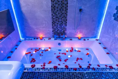 Image de Appartement-Supérieure-Bain à remous-The Love Nest Suite