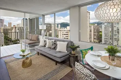 Image de Excellent Ocean View, Fully Renovated 1 Bedroom at Pacific Monarch #1806