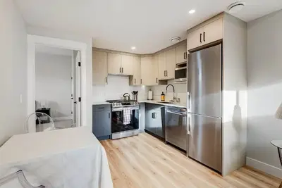 Image de Sleek Modern 1 Bd Suite In Brand New Development!
