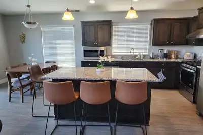 Image de South Salem - Close to I-5 and Costco, easy Shop and Eat