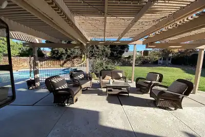 Image de Rare to find house of 5 Br and 4 Bath with big backyard in Fountain Valley.