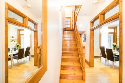 Image de Lt The Gate House 3 Bed-Maison-Confort-Salle d'eau-Patio