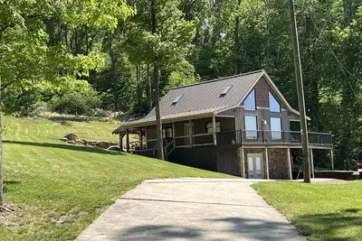 Image de Vista Getaway - Secluded country cabin, with wrap around porch and patio
