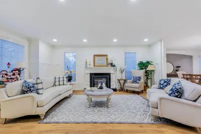 Image de Monthly Furnished Rental & Luxury House - 4 Bed & 4. 5 Bath & Home Theatre