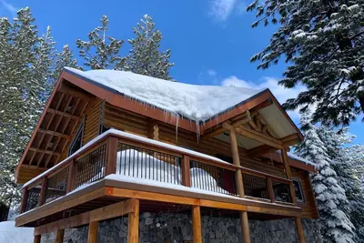 Image de Skyline Cabin - 3 Story Log Cabin in the Sierras