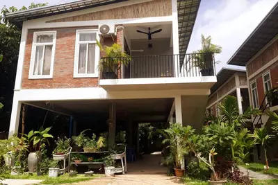 Image de Treetop Bungalows with kitchen in local village with free bikes 2km to Pub St
