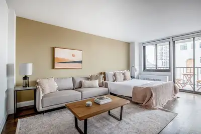Image de Adorable Ues Studio w/ Balcony, Gym + Doorman by Blueground