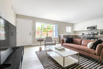 Image de Tasteful Campbell 1br w/ Pool, Parking, walk to Groceries, by Blueground