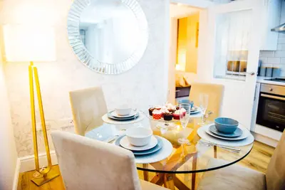 Image de Appartement-Prestige-Salle de bain privée séparée-Vue sur la cour