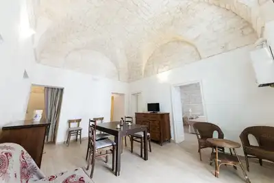 Image de At Francesca's House, The Little White Houses