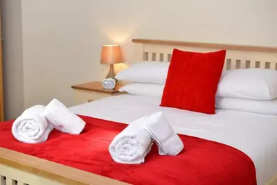 Image de George's Den-de Luxe-Appartement-Sdb privée avec baignoire