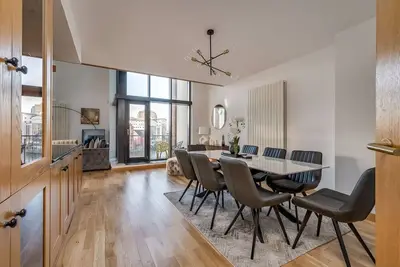 Image de Goliath 5-Bed-de Luxe-Appartement-Douche-Vue sur la rivière