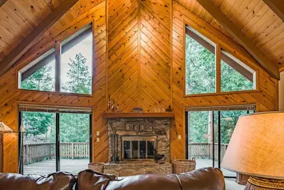 Image de Hibernation Hideaway ~ Pet Friendly w/  Heat!