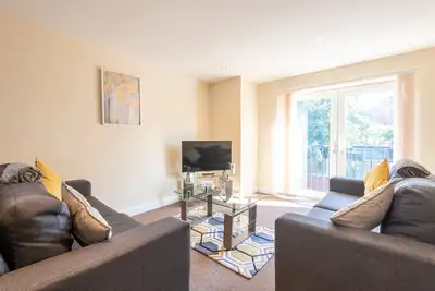 Image de 11 Woodland Court-Moderne-Appartement-Salle de bain privée séparée