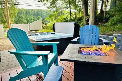 Image de Wilmington Family Retreat! -Hot Tub-King Beds- Air hockey-Nerf gun Fun