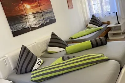 Image de *romantic apartment with balcony*