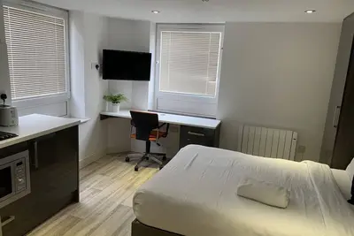 Image de Studio-Standard-Salle de bain privée séparée-Vue sur Rue