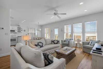 Image de Oceanfront, Ocean Club Resort, Heated Pool, Hot Tub. Cleaning & Linens Included!