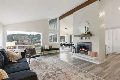 Image de Downtown Harbor Home with Views & Room for All!
